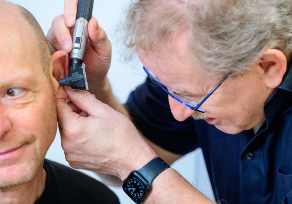 Tinnitius Beratung bei Hörgeräte Basler